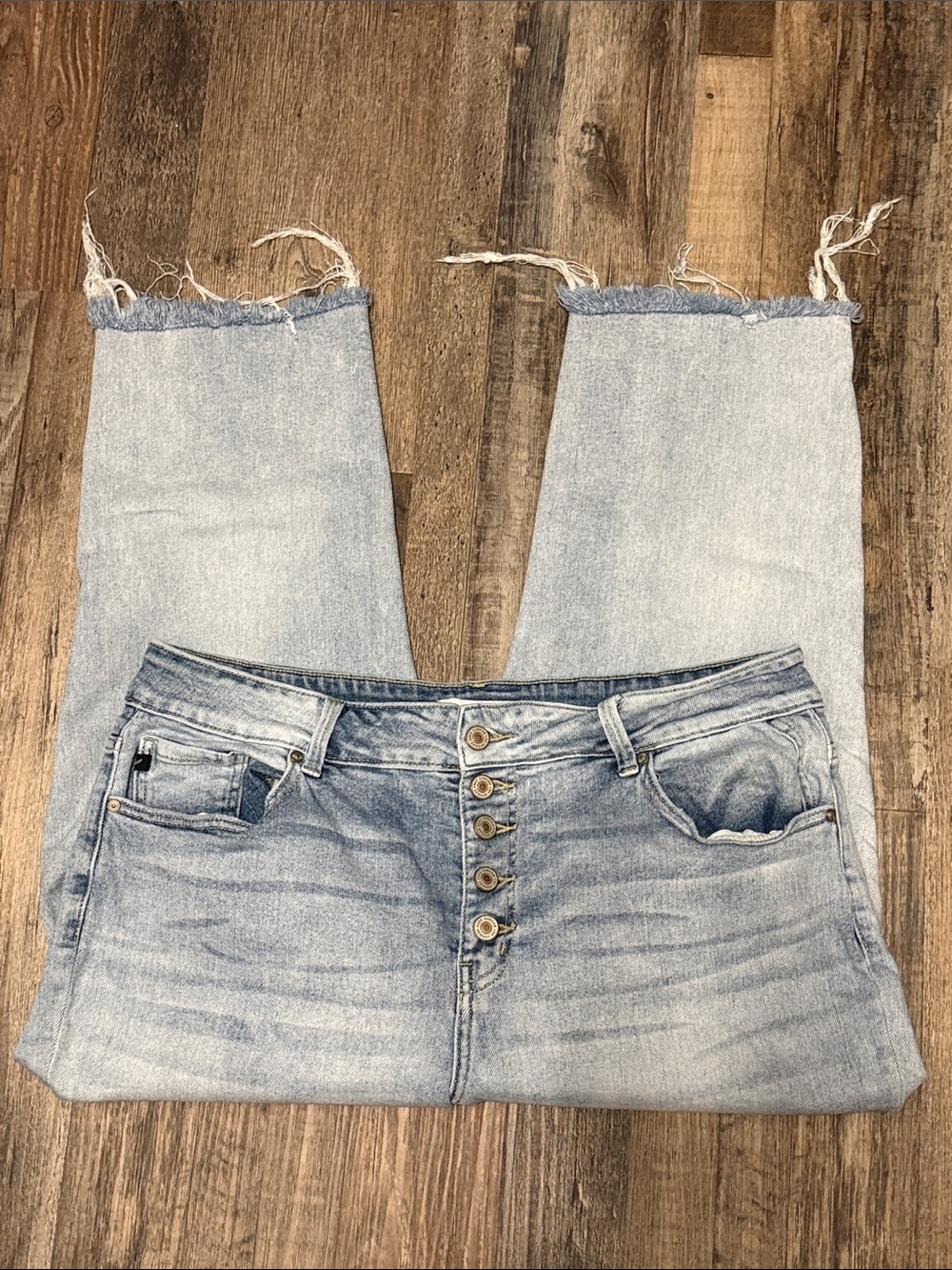 KanCan Light Wash Cropped Button-Fly Raw Hem Straight Jeans - Size 18